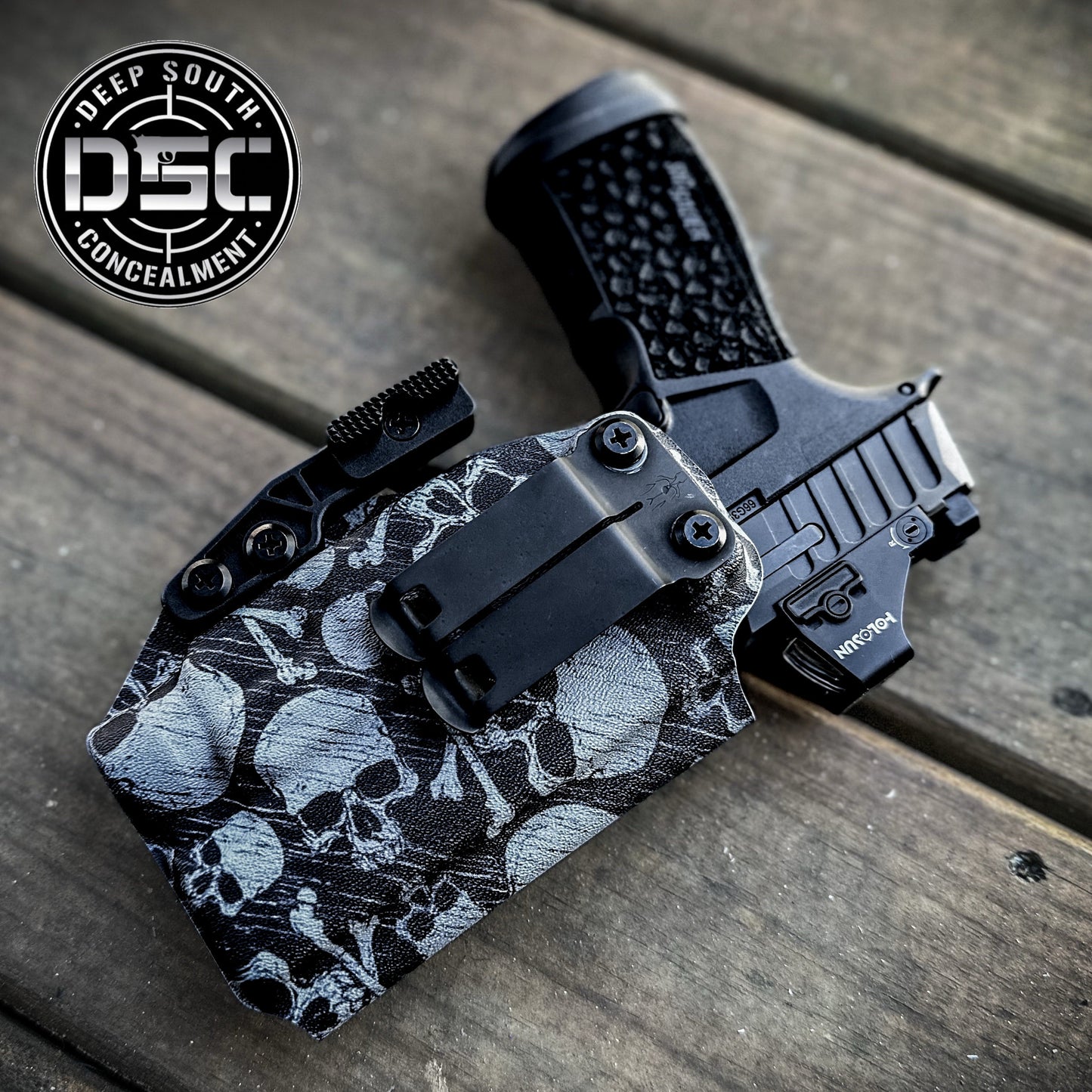 Sig Sauer P365 Fuse w/Streamlight TLR7 HLX Skull & Crossbones Design RH IWB Concealment Holster
