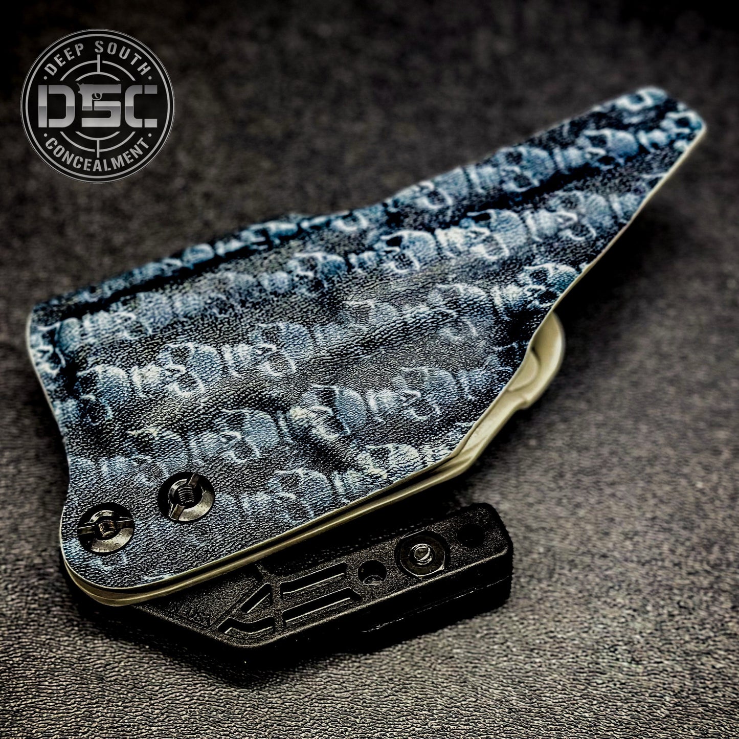 Smith & Wesson Bodyguard 2.0 Skull Carbon Fiber Design RH IWB Concealment Holster