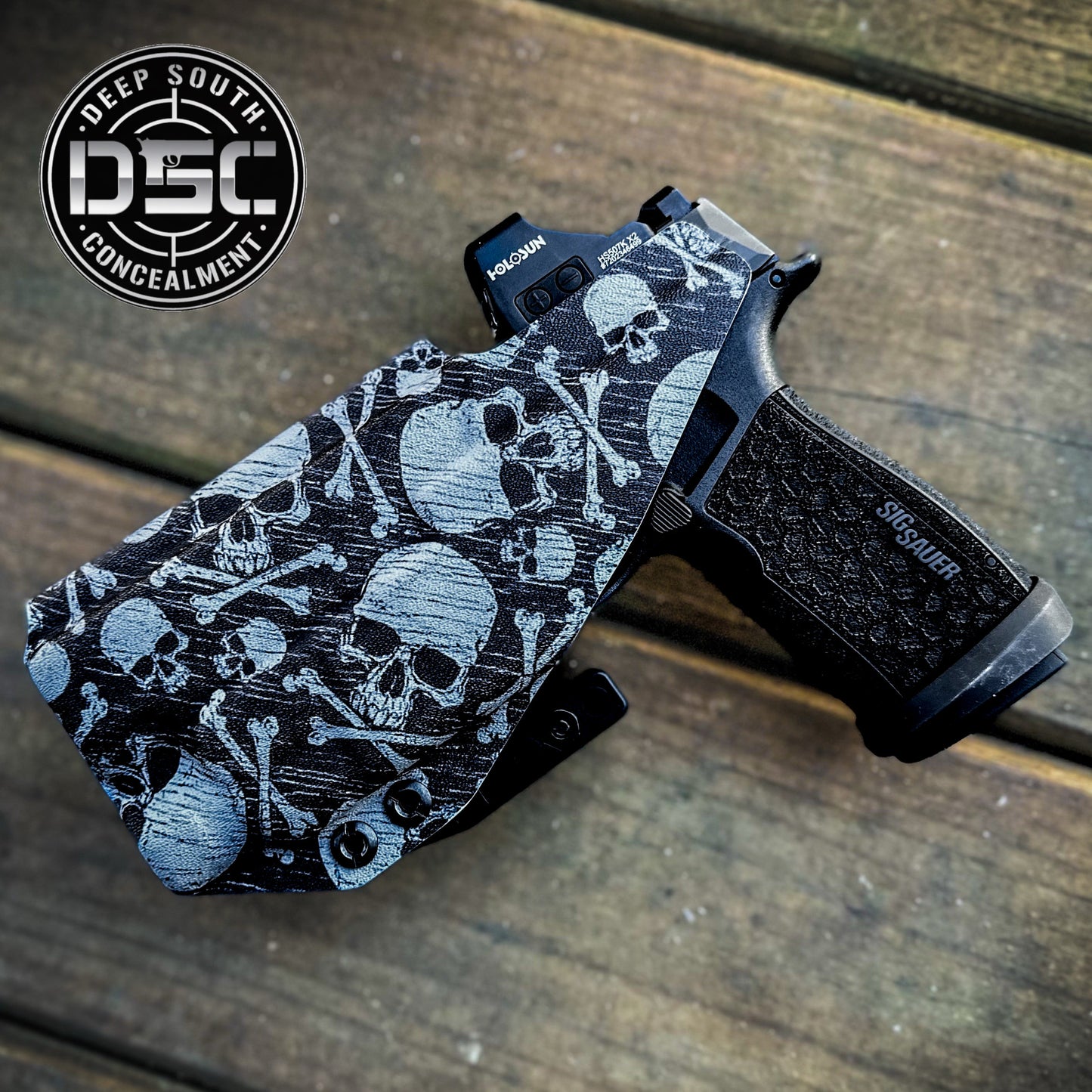Sig Sauer P365 Fuse w/Streamlight TLR7 HLX Skull & Crossbones Design RH IWB Concealment Holster