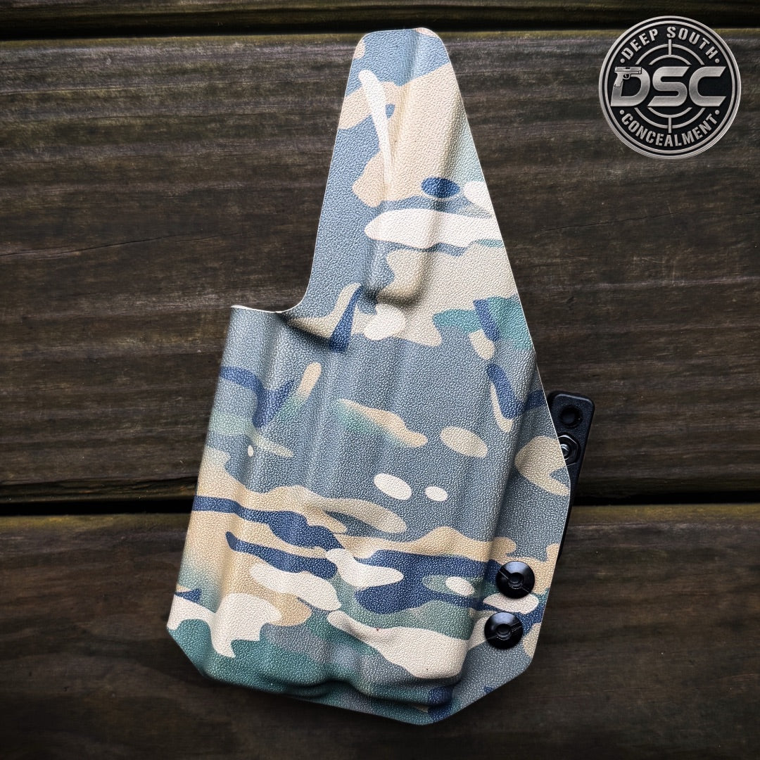 Smith & Wesson M&P 2.0 9/40 4.25” w/Olight PL-X Multicam Camo RH IWB Holster